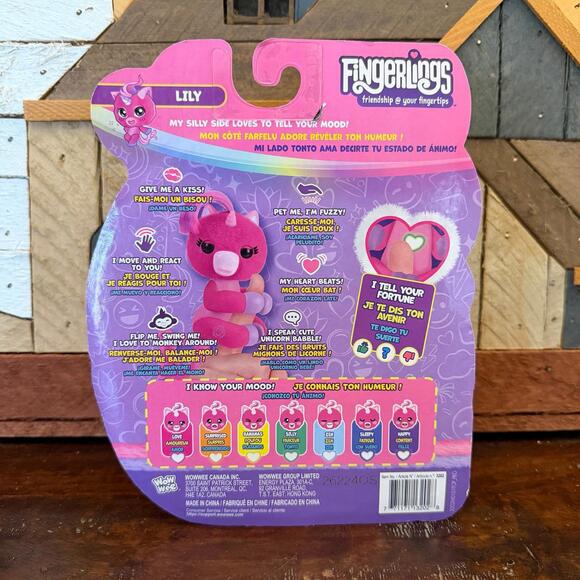 WowWee Fingerlings Interactive Baby Monkey Lily - Picture 2 of 3